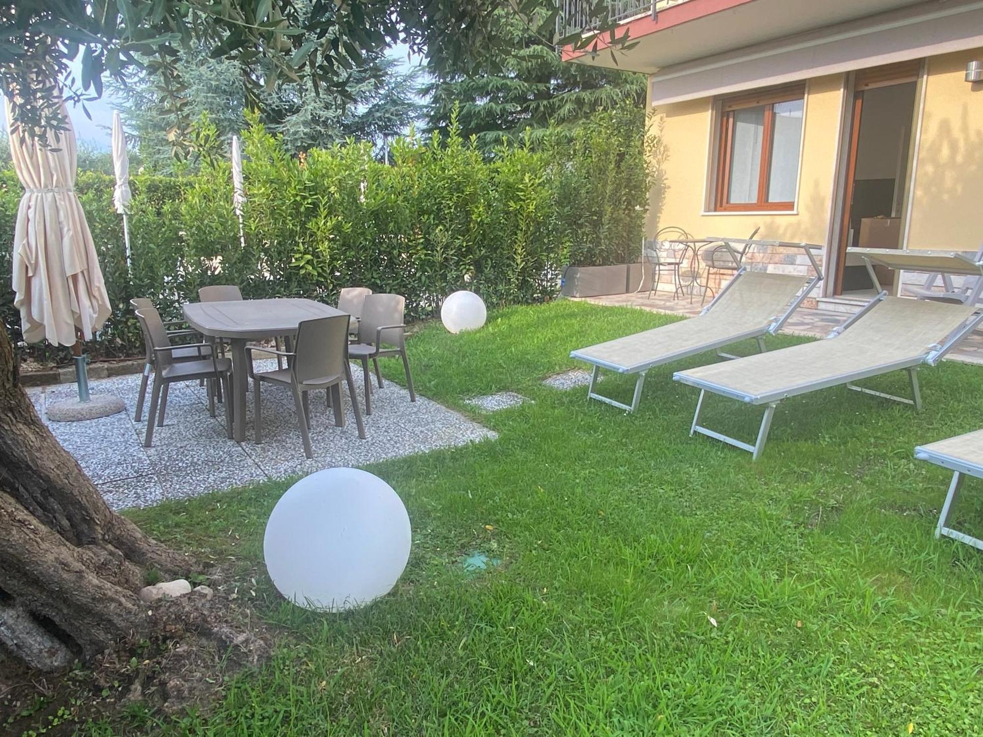 Appartamenti Hera Lazise Bagian luar foto
